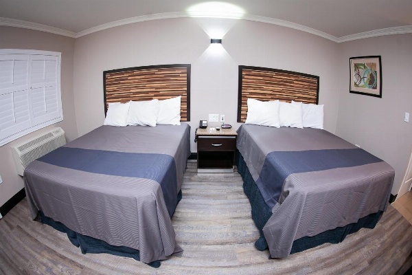 Diamond Bell Inn & Suites Main image